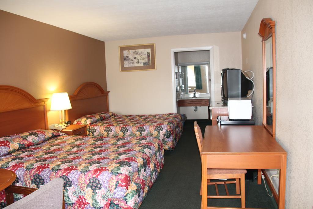 Budget Inn- Troy Room photo